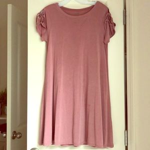 Francesca’s pink tie sleeve casual dress